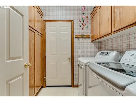 999 Old Orchard Lane Springfield OR 97477