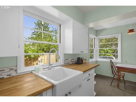 30 Ne Morgan Street Portland OR 97211