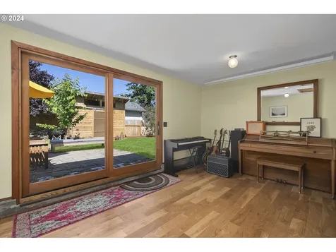 30 Ne Morgan Street Portland OR 97211