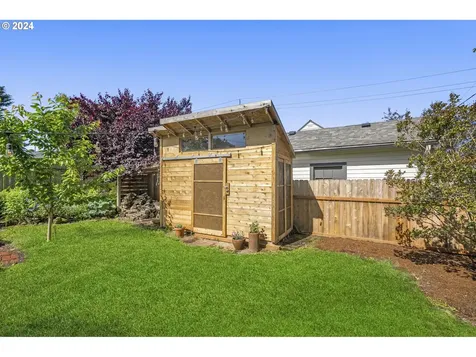 30 Ne Morgan Street Portland OR 97211
