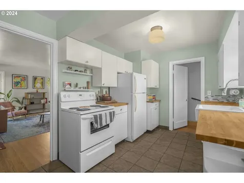 30 Ne Morgan Street Portland OR 97211