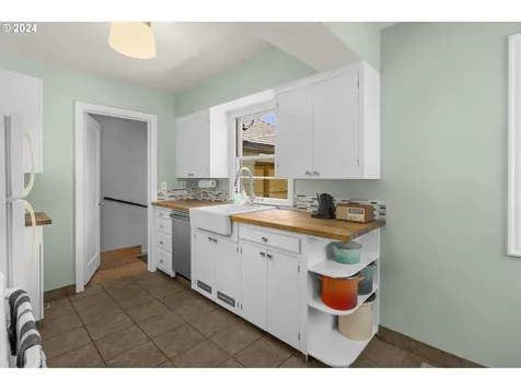 30 Ne Morgan Street Portland OR 97211