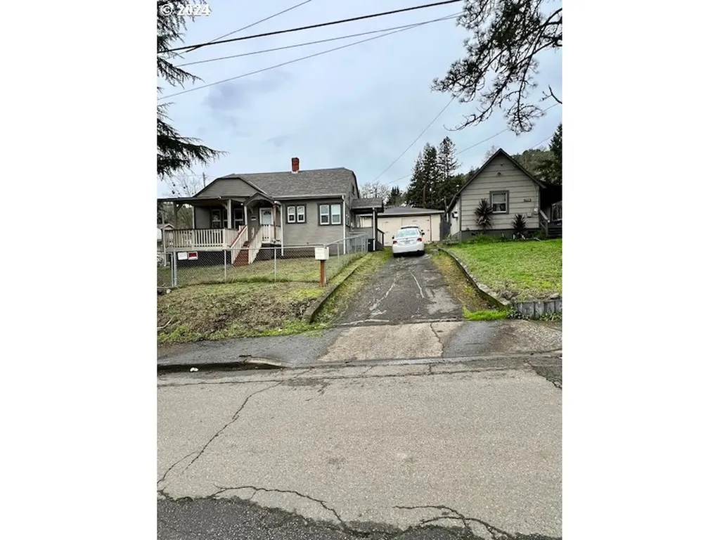 1734 Ne Klamath Avenue Roseburg OR 97470