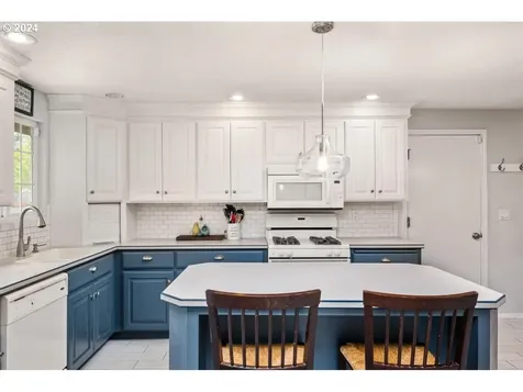 19637 Ne Holladay Street Portland OR 97230