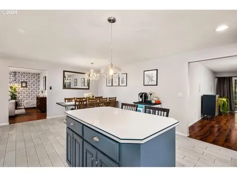 19637 Ne Holladay Street Portland OR 97230