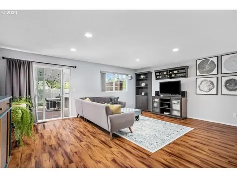 19637 Ne Holladay Street Portland OR 97230
