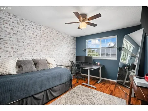 19637 Ne Holladay Street Portland OR 97230