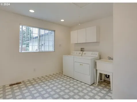 19637 Ne Holladay Street Portland OR 97230