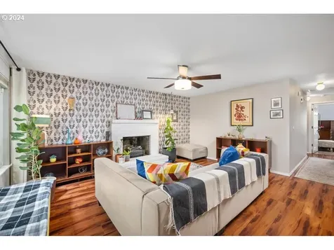 19637 Ne Holladay Street Portland OR 97230