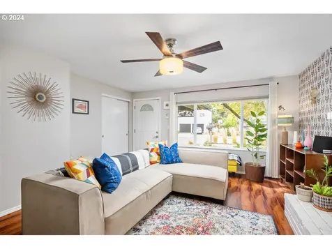 19637 Ne Holladay Street Portland OR 97230