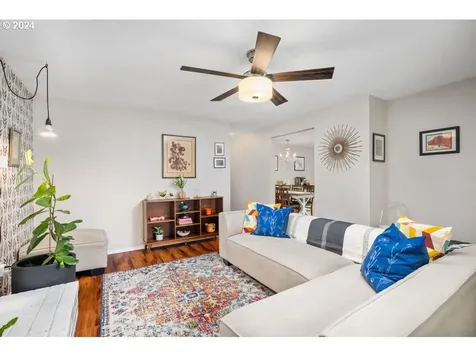 19637 Ne Holladay Street Portland OR 97230