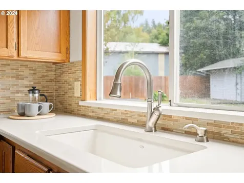 1646 Sw 26th Court Gresham OR 97080