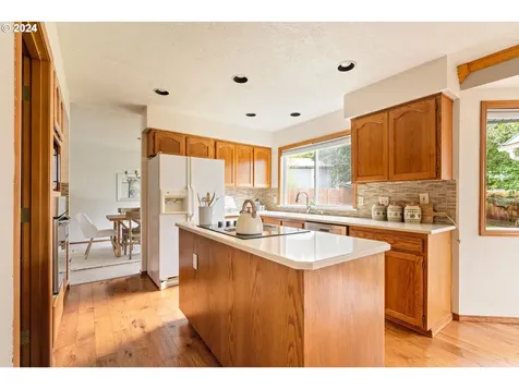 1646 Sw 26th Court Gresham OR 97080