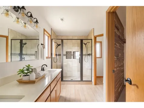 1646 Sw 26th Court Gresham OR 97080