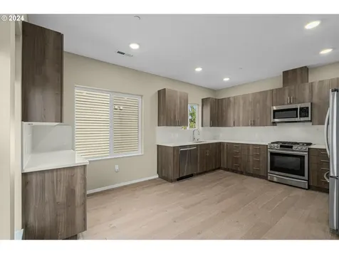 509 NE Ainsworth Street Portland OR 97211