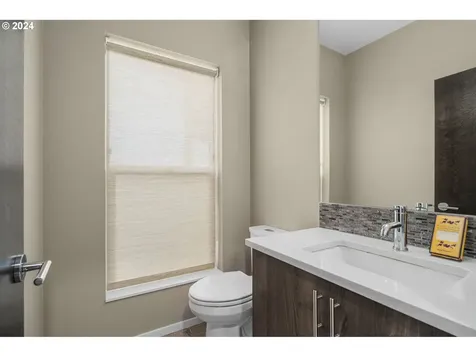 509 NE Ainsworth Street Portland OR 97211