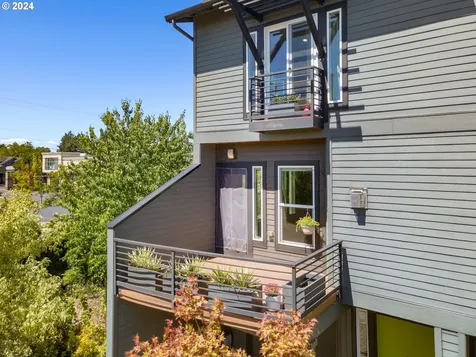 509 NE Ainsworth Street Portland OR 97211