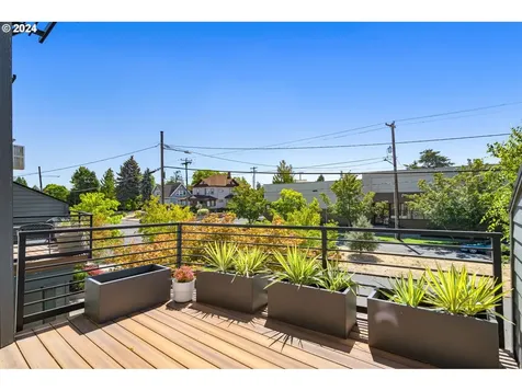 509 NE Ainsworth Street Portland OR 97211