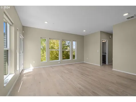 509 NE Ainsworth Street Portland OR 97211