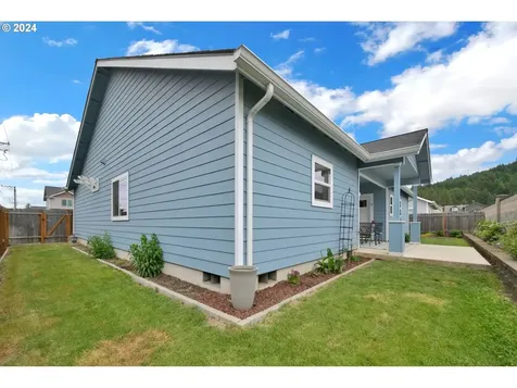 621 Harding Place Cottage Grove OR 97424