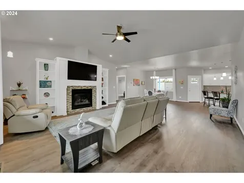 621 Harding Place Cottage Grove OR 97424