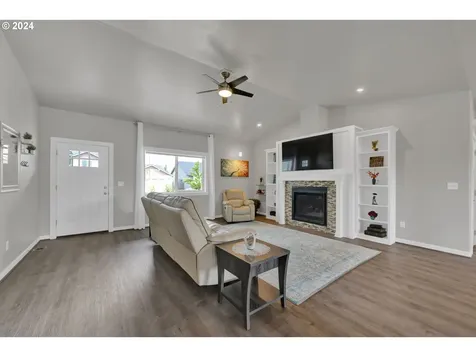 621 Harding Place Cottage Grove OR 97424