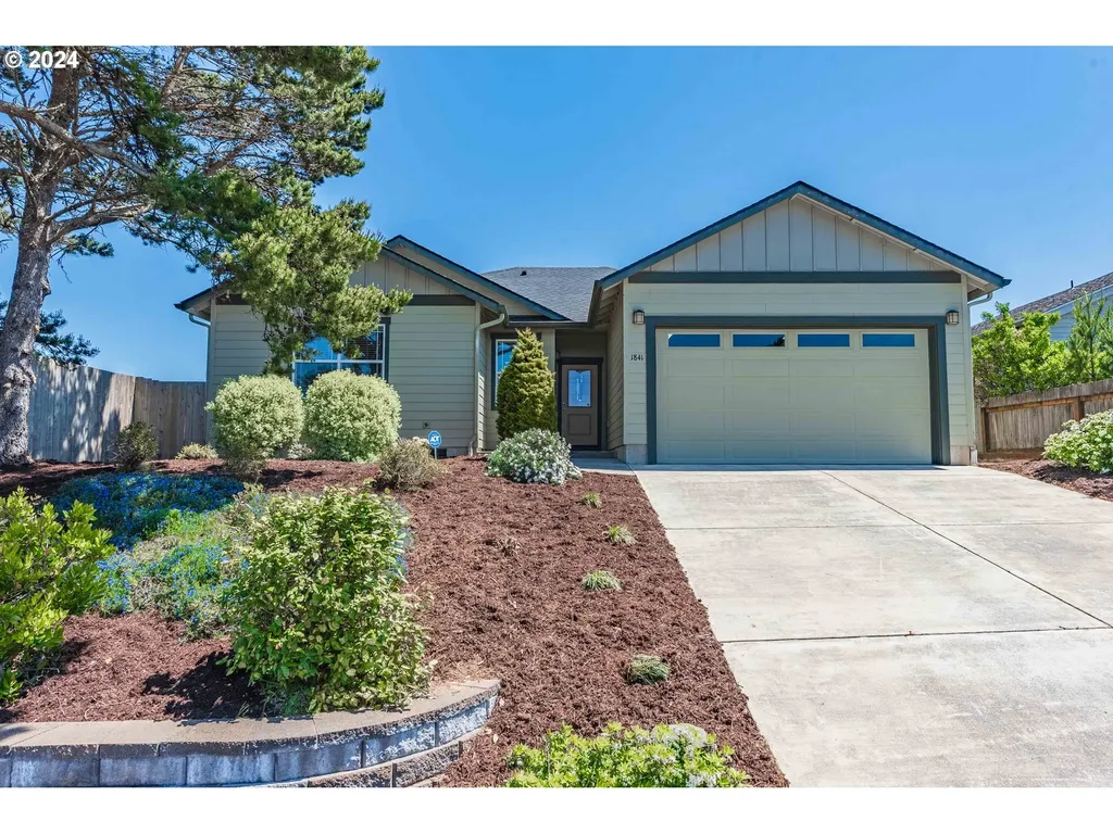 1841 Garfield Street North Bend OR 97459