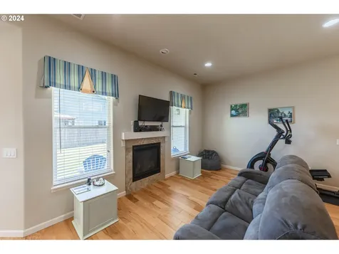 1841 Garfield Street North Bend OR 97459