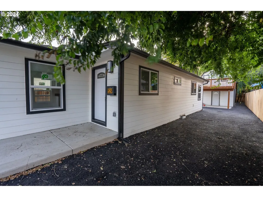 529 N Settlemier Avenue Woodburn OR 97071