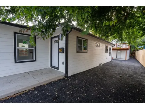 529 N Settlemier Avenue Woodburn OR 97071