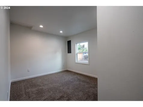 529 N Settlemier Avenue Woodburn OR 97071