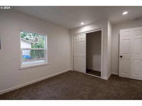 529 N Settlemier Avenue Woodburn OR 97071