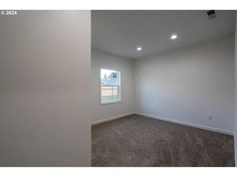 529 N Settlemier Avenue Woodburn OR 97071