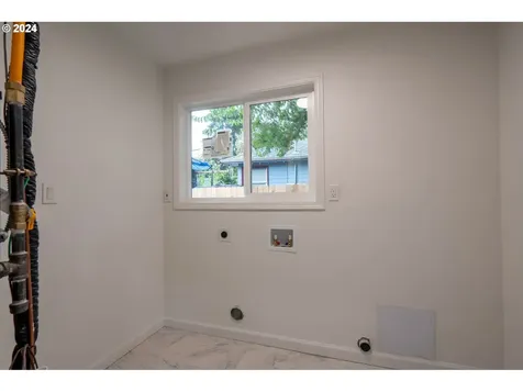 529 N Settlemier Avenue Woodburn OR 97071