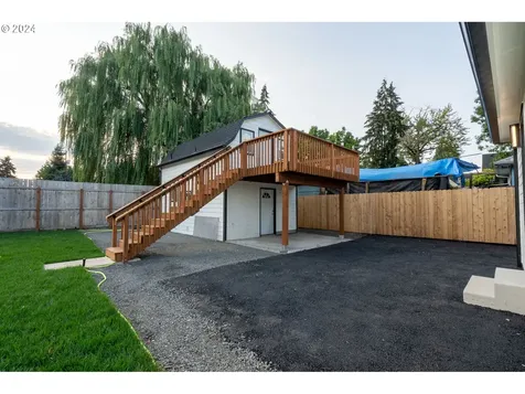 529 N Settlemier Avenue Woodburn OR 97071
