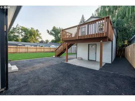 529 N Settlemier Avenue Woodburn OR 97071