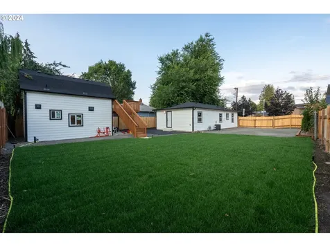 529 N Settlemier Avenue Woodburn OR 97071