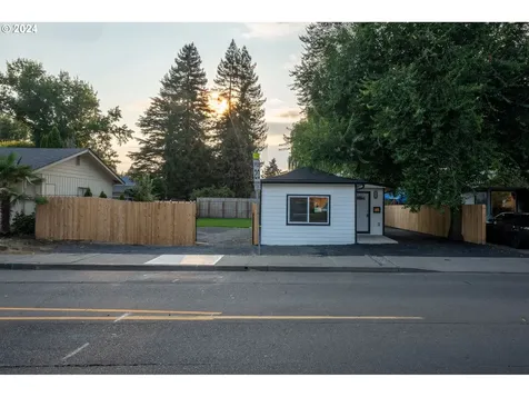 529 N Settlemier Avenue Woodburn OR 97071