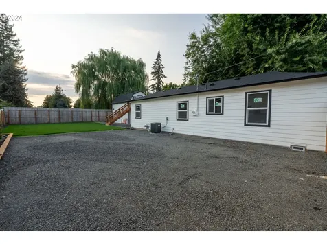 529 N Settlemier Avenue Woodburn OR 97071