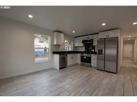 529 N Settlemier Avenue Woodburn OR 97071