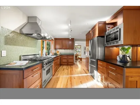 7430 SW Canyon Drive Portland OR 97225