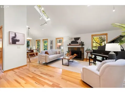 7430 SW Canyon Drive Portland OR 97225