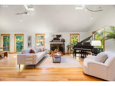7430 SW Canyon Drive Portland OR 97225