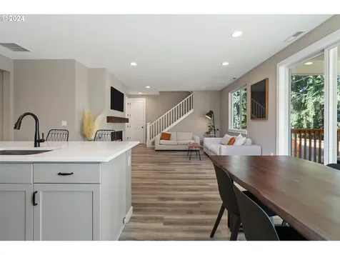 1528 NE 12th Place Canby OR 97013