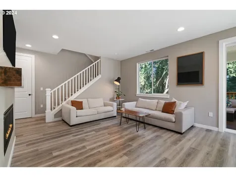 1528 NE 12th Place Canby OR 97013