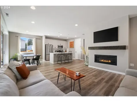 1528 NE 12th Place Canby OR 97013