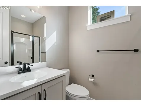1528 NE 12th Place Canby OR 97013