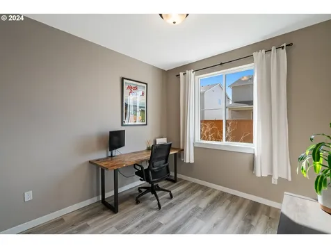 1528 NE 12th Place Canby OR 97013