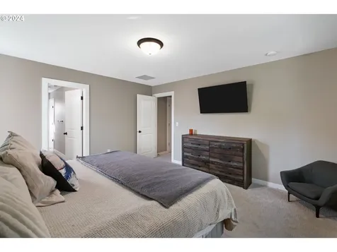 1528 NE 12th Place Canby OR 97013
