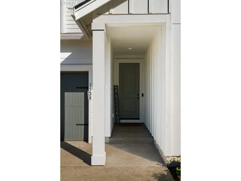 1528 NE 12th Place Canby OR 97013